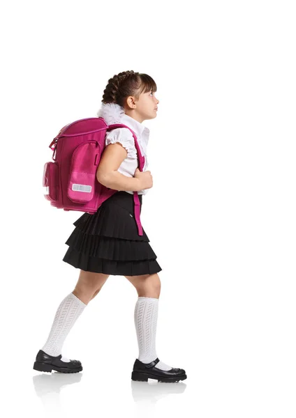 Schoolmeisje met volledige lengte van de zak — Stockfoto
