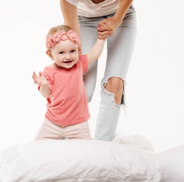 Oynayan mutlu bebek çocuk