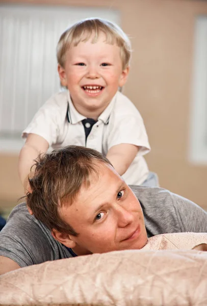 Father and son playing — Stock Photo, Image
