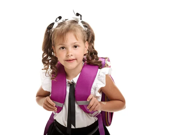 Portret Van Mooie Kleine Lachende Schoolmeisje Dragen Knapzak — Stockfoto