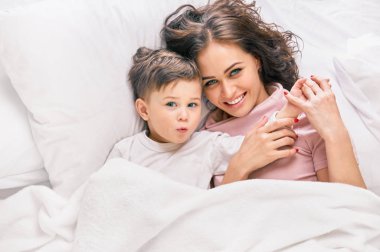 Anne ve oğlu dinlenme