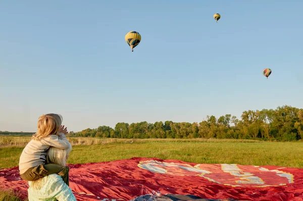 Looking on air balloons — Stock Photo, Image