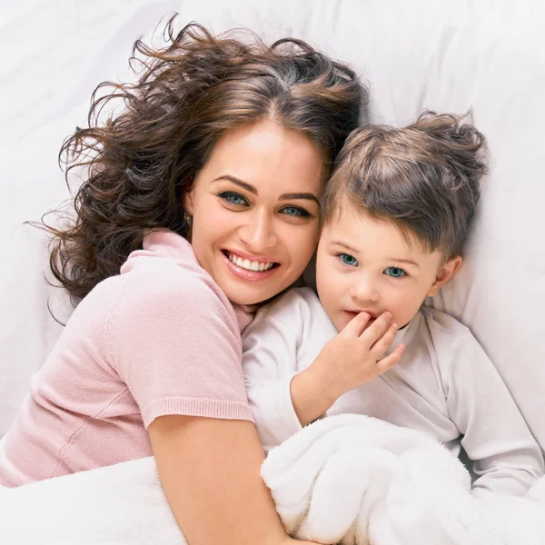 Søt familie. – stockfoto