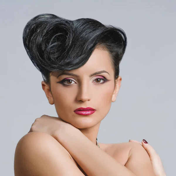 Model with modern hairstyle — Stock Photo, Image