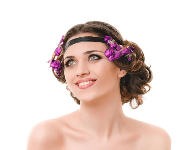 Mujer sonriente con trenza de pelo — Foto de Stock