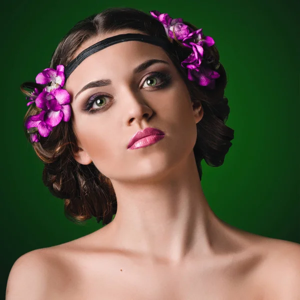 Mujer joven en estilo griego — Foto de Stock