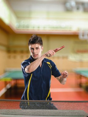 Raket spor salonunda ile tenis oyuncusu