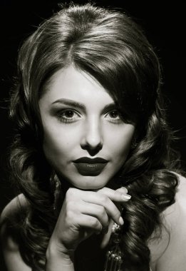 muhteşem Bayan yakın poz. siyah ve beyaz