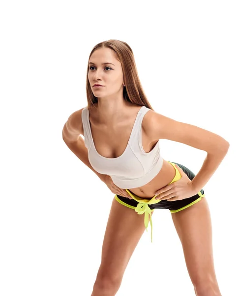 Jonge vrouw doet fitness oefeningen — Stockfoto