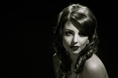 Güzellik glamour kız portre. siyah ve beyaz