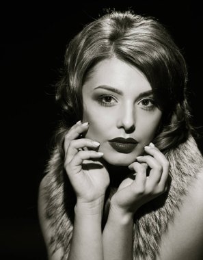 portre çekici Bayan poz. siyah ve beyaz