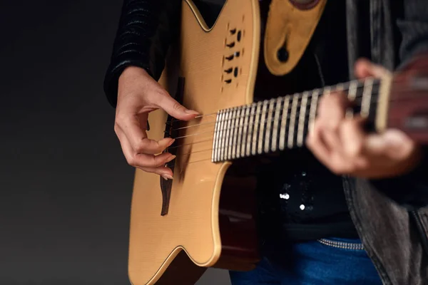 Close-up of woman with guitar — Stock Photo, Image