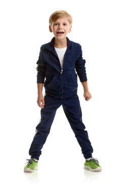 Gülümseyen sportif çocuk