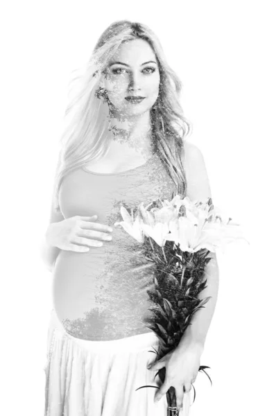 Zwangerschap met bloemen — Stockfoto