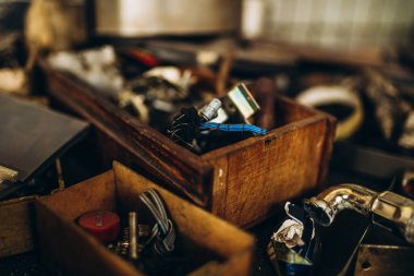 Meral Endüstri. Demir mengene. Fabrika ekipmanı. Havalandırma ve drenaj borusu üretimi... yuvarlanan çelik levha. Metal endüstrisi. Öğütücü makine. Fabrika ekipmanı. Stan 'i kov. basınç pompaları