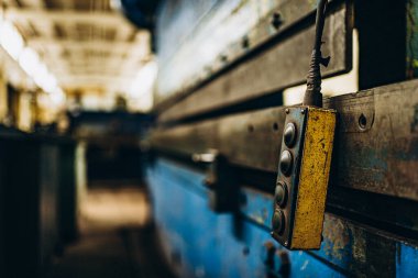 Meral Endüstri. Demir mengene. Fabrika ekipmanı. Havalandırma ve drenaj borusu üretimi... yuvarlanan çelik levha. Metal endüstrisi. Öğütücü makine. Fabrika ekipmanı. Stan 'i kov. basınç pompaları