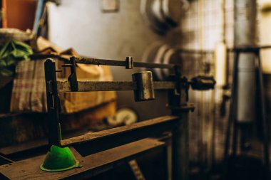 Meral Endüstri. Demir mengene. Fabrika ekipmanı. Havalandırma ve drenaj borusu üretimi... yuvarlanan çelik levha. Metal endüstrisi. Öğütücü makine. Fabrika ekipmanı. Stan 'i kov. basınç pompaları
