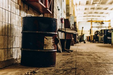 Meral Endüstri. Demir mengene. Fabrika ekipmanı. Havalandırma ve drenaj borusu üretimi... yuvarlanan çelik levha. Metal endüstrisi. Öğütücü makine. Fabrika ekipmanı. Stan 'i kov. basınç pompaları