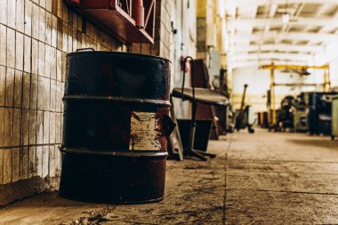 Meral Endüstri. Demir mengene. Fabrika ekipmanı. Havalandırma ve drenaj borusu üretimi... yuvarlanan çelik levha. Metal endüstrisi. Öğütücü makine. Fabrika ekipmanı. Stan 'i kov. basınç pompaları