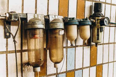 Meral Endüstri. Demir mengene. Fabrika ekipmanı. Havalandırma ve drenaj borusu üretimi... yuvarlanan çelik levha. Metal endüstrisi. Öğütücü makine. Fabrika ekipmanı. Stan 'i kov. basınç pompaları