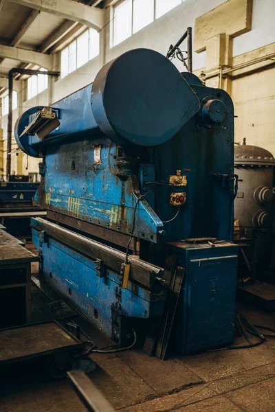 Meral Industry Eisernen Schraubstock Fabrikausrüstung Produktion Von Lüftungs Und Abwasserrohren — Stockfoto