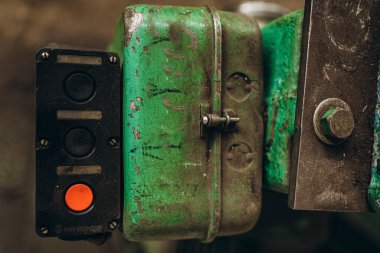 Meral Endüstri. Demir mengene. Fabrika ekipmanı. Havalandırma ve drenaj borusu üretimi... yuvarlanan çelik levha. Metal endüstrisi. Öğütücü makine. Fabrika ekipmanı. Stan 'i kov. basınç pompaları