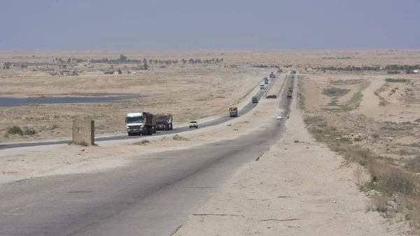 Estrada rodoviária perto de Karbala, Iraque — Fotografia de Stock