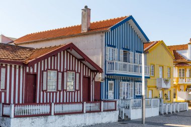 Costa Nova Köyü, Aveiro, çok yakın bir balıkçı köyüdür ve aynı zamanda ünlü için onun renkli çizgili evleri
