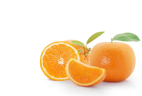 Orange på vit bakgrund — Stockfoto