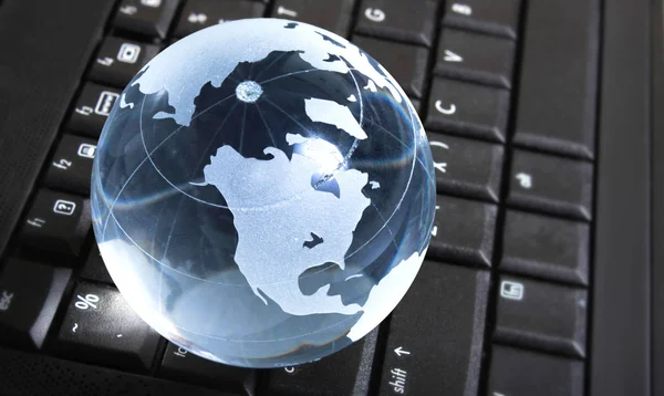 Globe on keyboard — Stock Photo, Image