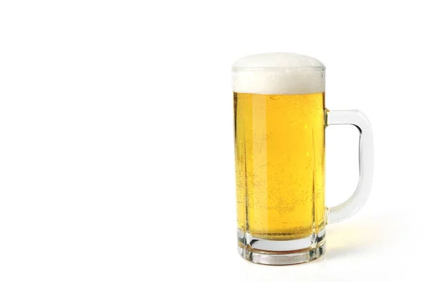 Sklo sady lehkého piva izolované na bílém pozadí — Stock fotografie