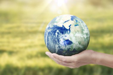 Dünya, dünya elinde, gezegenimizi parıldamak tutuyor. Dünya görüntü pr