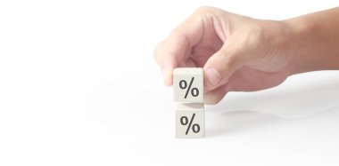 Yaratıcı fikir ve yenilik kavramı. sembollü küp bloğu