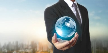 Dünya, insan elinde, gezegenimizi parıl parıl tutuyor. Dünya resmi Nasa tarafından sağlandı