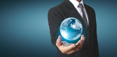 Dünya, insan elinde, gezegenimizi parıl parıl tutuyor. Dünya resmi Nasa tarafından sağlandı