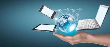 Teknoloji teknolojisi cihazları ellerde birbirine bağlı.