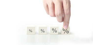 Yaratıcı fikir ve yenilik kavramı. sembollü küp bloğu