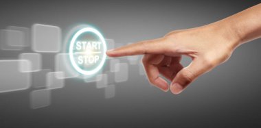 Eller düğme ekran arayüzüne dokunuyor küresel bağlantı müşteri ağ veri alışverişi