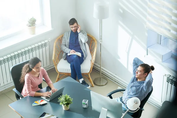 Directamente Por Encima Visión Los Gerentes Negocios Serios Confiados Que — Foto de Stock