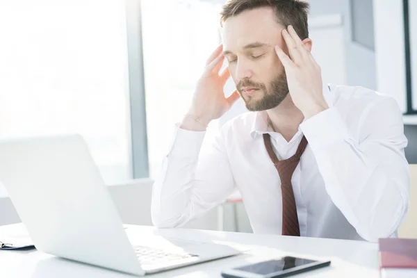 Retrato Del Hombre Negocios Guapo Agotado Que Usa Camisa Corbata — Foto de Stock