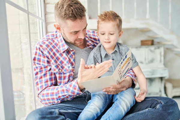 Portrait Beau Jeune Homme Jouant Avec Son Fils Mignon Tout — Photo