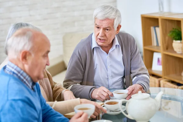 Portrait White Haired Senior Man Talking Friend While Drinking Tea — Stock Photo, Image