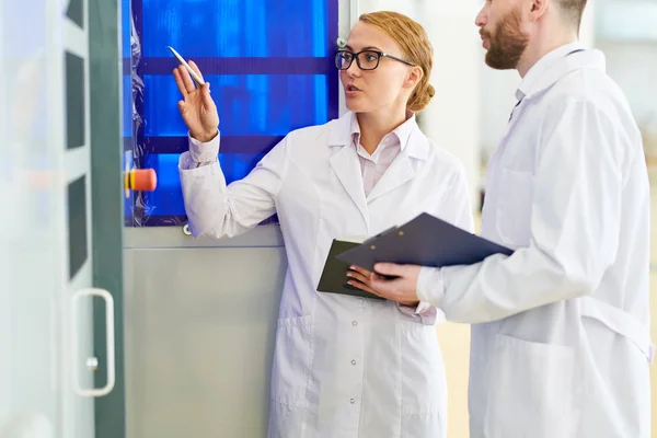 Confident Dairy Plant Workers Wearing White Coats Standing Modern Production — Stock Photo, Image