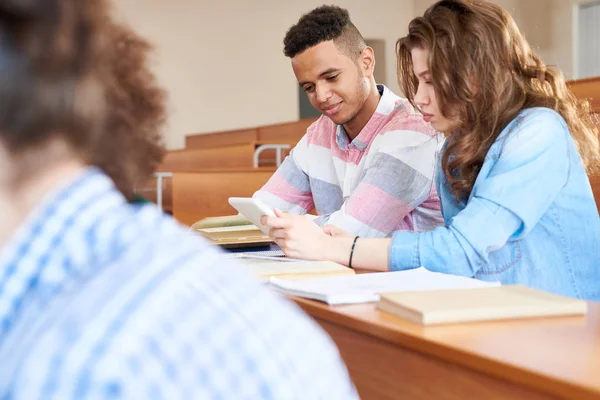 Content Concentrated Young Multiethnic Students Using Digital Tablet Watch Educational — Stock Photo, Image