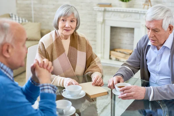 Elderly Elegant Woman Men Having Teatime Table Living Room Nursing — Stock Photo, Image