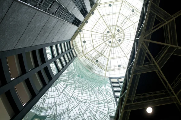 Direttamente Sotto Vista Alto Edificio Uffici Con Tetto Panoramico Vista — Foto Stock