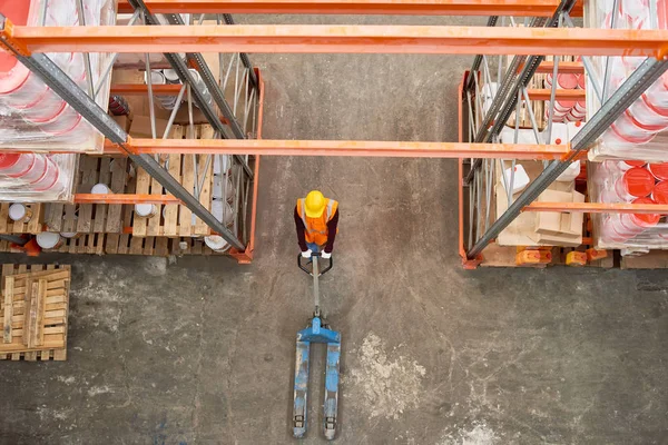 Üstten Görünüm Arka Plan Görüntüsü Modern Depo Işçisi Giyen Hardhat — Stok fotoğraf