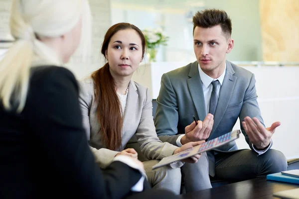 Team Van Professionals Jonge Bedrijven Plannen Strategie Bespreking Opstarten Project — Stockfoto