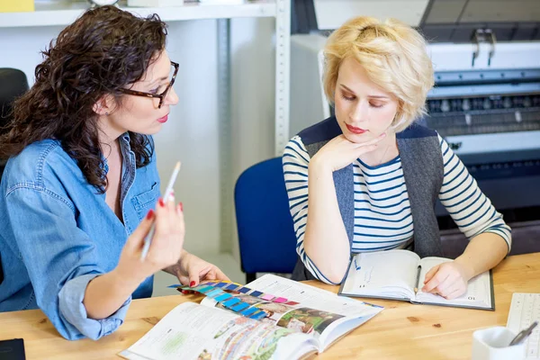 Adult Brunette Speaking Young Colleague While Working Design Projest Together — Stock Photo, Image