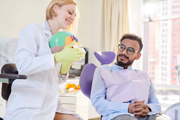 Smiling Young Dentist Wearing Rubber Gloves White Coat Using Anatomical — Stock Photo, Image